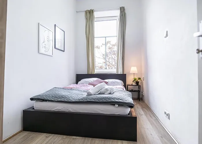 Private In Comfy 6-bedroom Near Millennium *