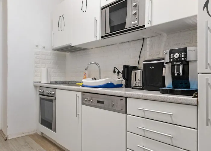 Private In Comfy 6-bedroom Near Millennium