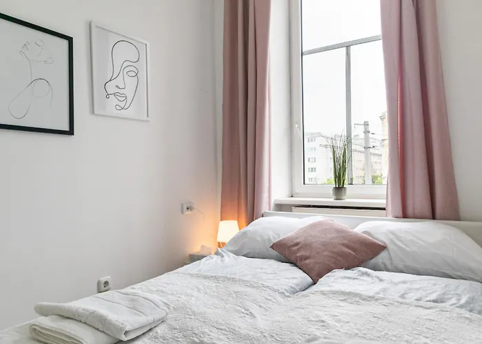 Private In Comfy 6-bedroom Near Millennium Appartement