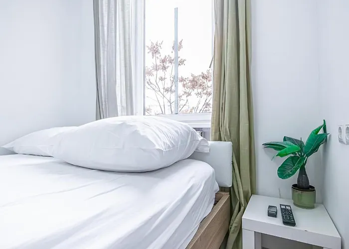 Private In Comfy 6-bedroom Near Millennium Wenen