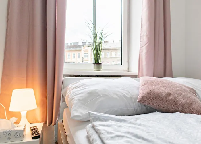 Private In Comfy 6-bedroom Near Millennium * Wenen