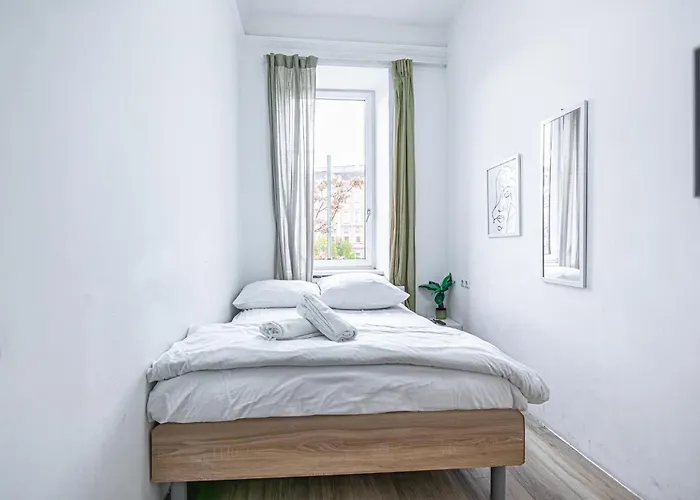 Private In Comfy 6-bedroom Near Millennium Wenen