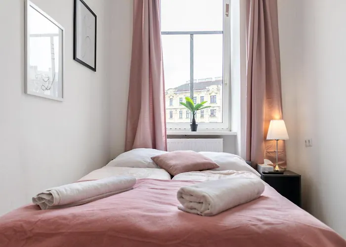 Private In Comfy 6-bedroom Near Millennium Appartement