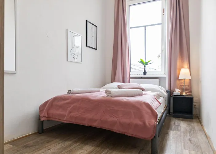 Private In Comfy 6-bedroom Near Millennium Appartement