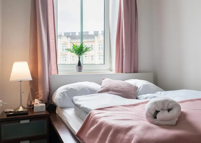 Private In Comfy 6-bedroom Near Millennium Appartement Wenen