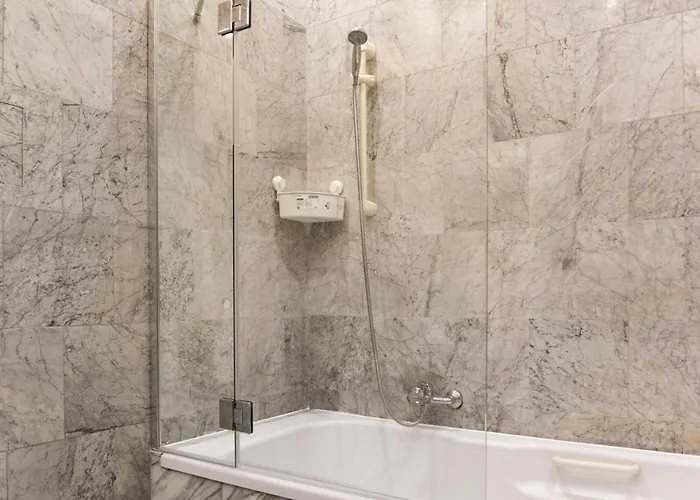 Private In Comfy 6-bedroom Near Millennium Appartement Wenen